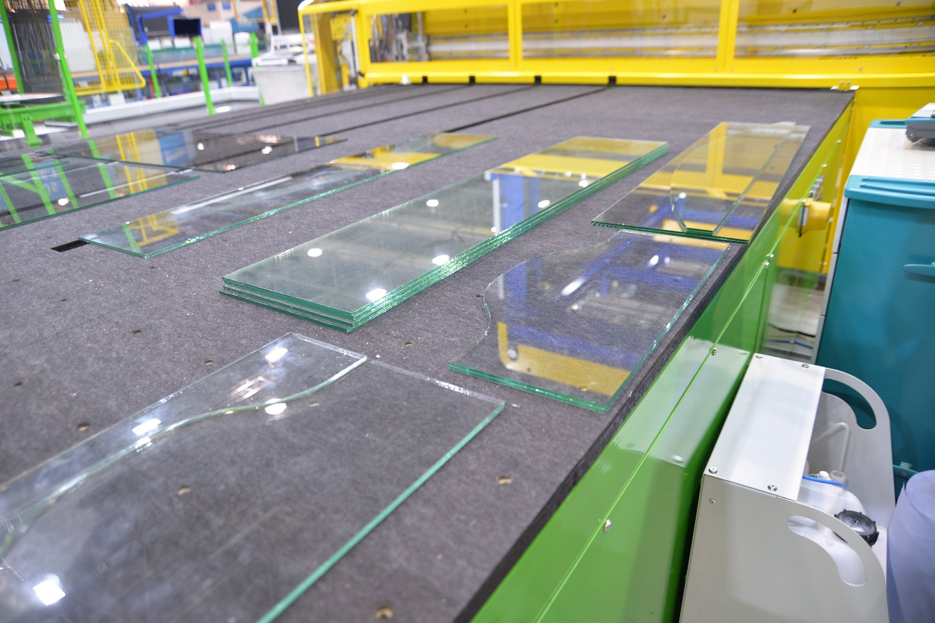 CUTTING OF LAMINATED GLASS - 2-micron single mode fiber laser systems